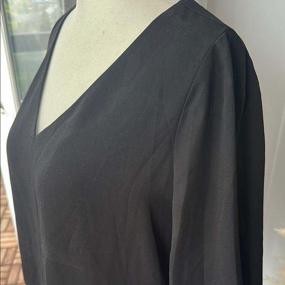 Aritzia Black V-Neck Blouse - Picture 4 of 6